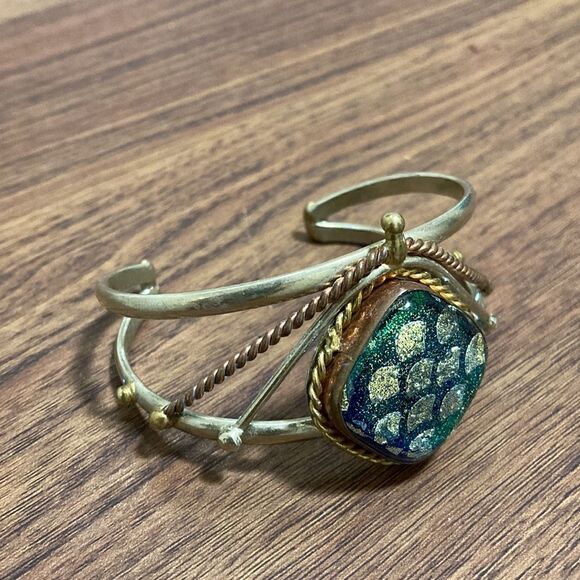 Unique Vintage Cuff Bracelet in Silver & Gold-tone with Green Center Stone. - Picture 4 of 5